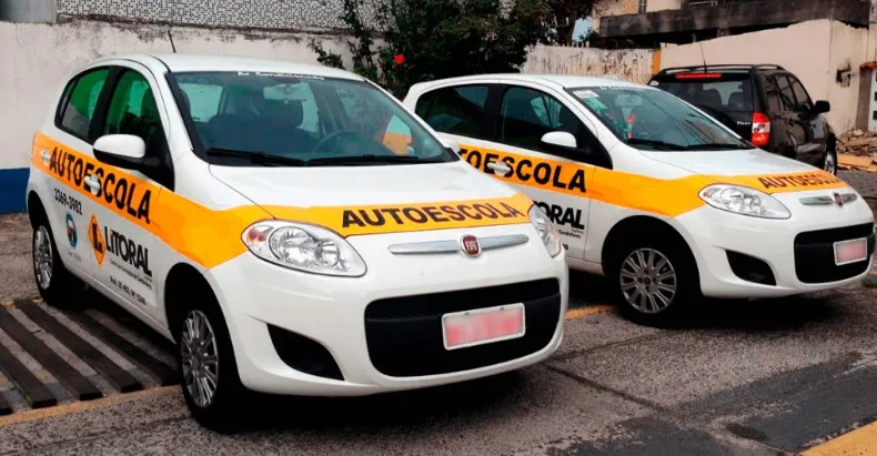 Ministro dos Transportes afirma que o Governo analisa acabar com a obrigatoriedade de aulas na autoescola para tirar CNH