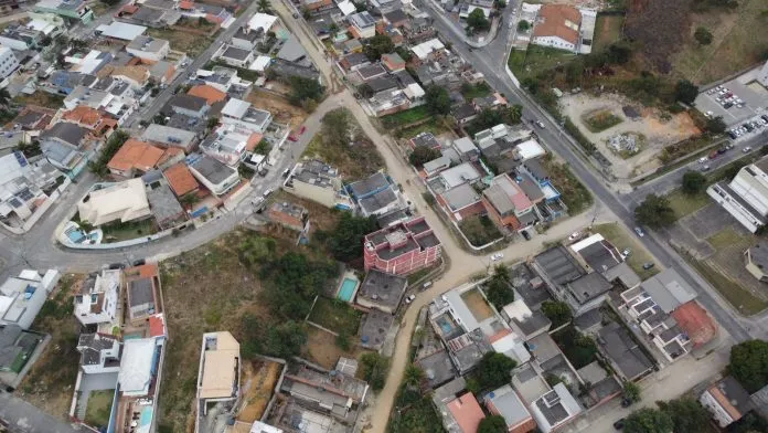 Estado lança obras de drenagem e pavimentação em nove ruas de Queimados