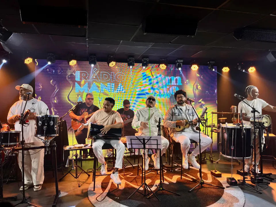 Grupo Bom Gosto fez a alegria dos fãs na Rádio Mania