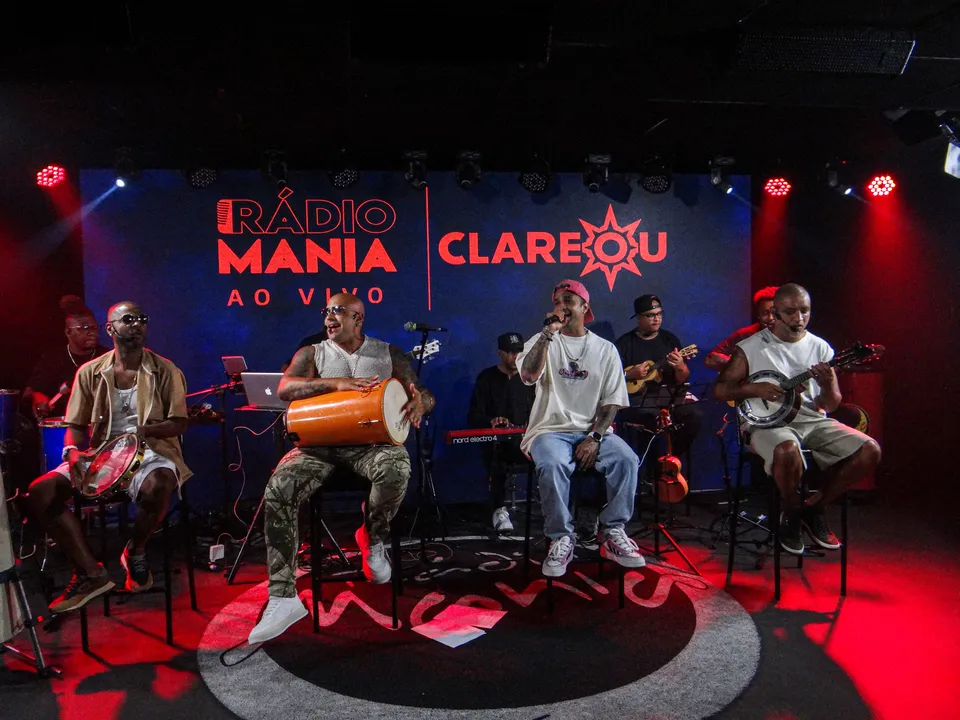 Imagem ilustrativa da imagem Grupo Clareou volta aos estúdios da Rádio Mania, em Niterói, com show inédito