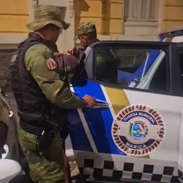 No mais grave dos casos, um homem, de 45 anos, foi detido pela Guarda Municipal no Centro da cidade depois de atacar a esposa com uma faca