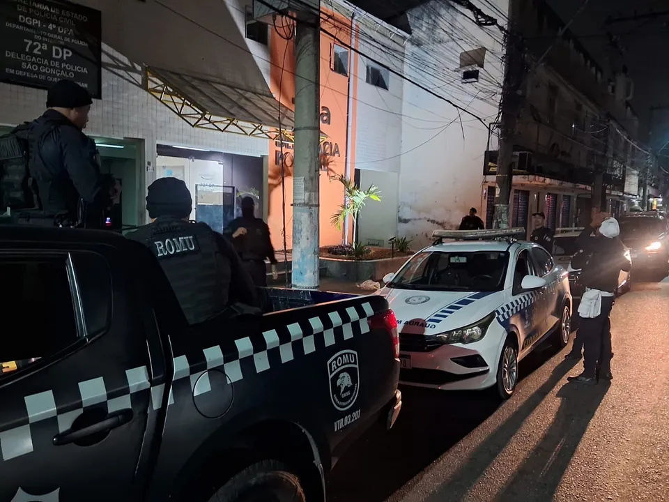 A prisão foi feita depois que as câmeras de monitoramento flagrou os suspeitos