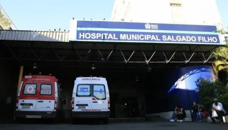 A menina foi levada para o Hospital Municipal Salgado Filho, mas não resistiu