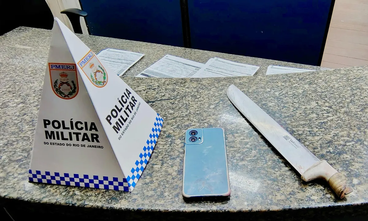 O celular da vítima foi recuperado e o facão apreendido