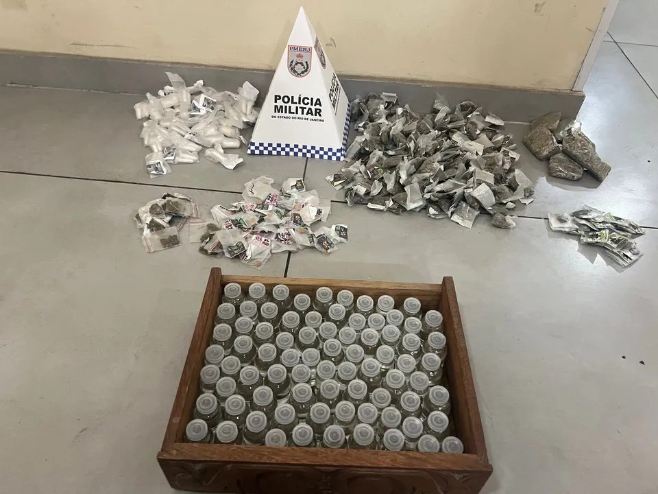 Entre as drogas apreendidas tinham cocaína e maconha