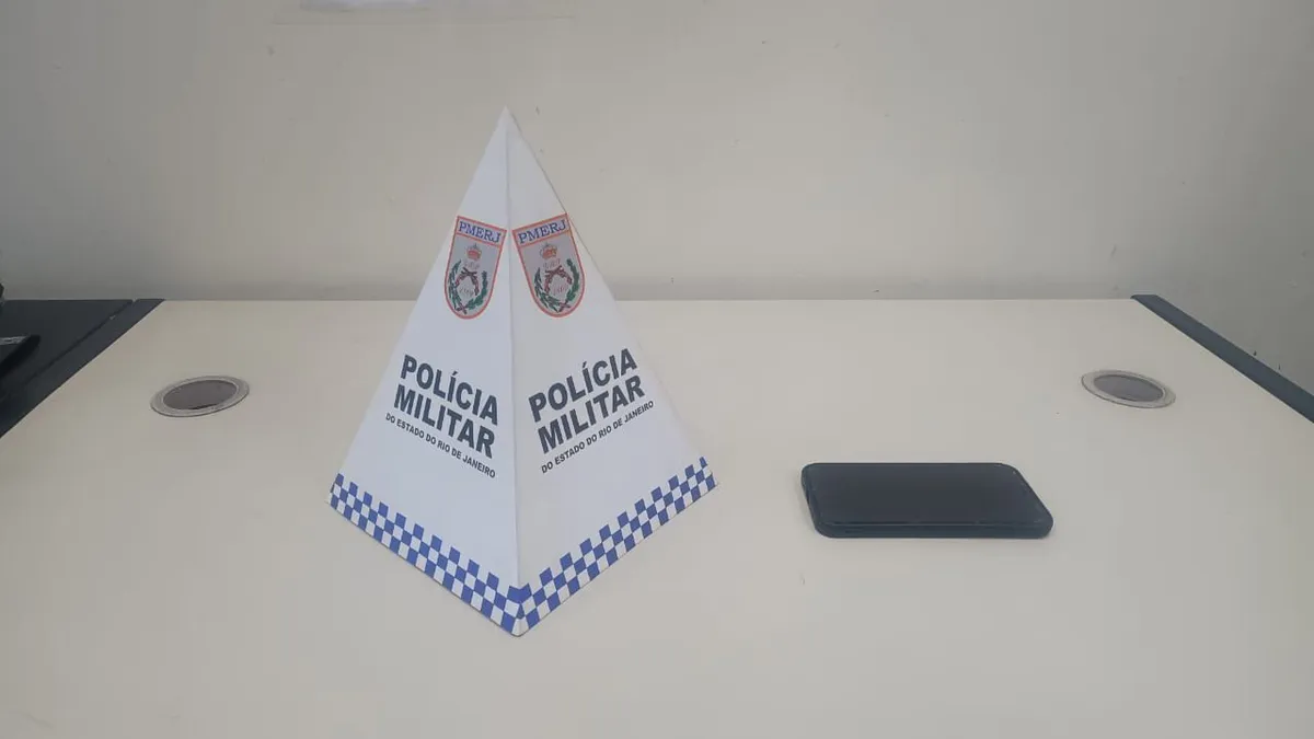 Ambas as partes foram conduzidas à 76ª Delegacia de Polícia (Centro), onde o acusado foi autuado por furto