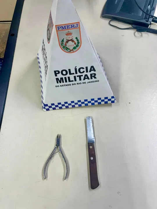 O material ficou apreendido na unidade policial