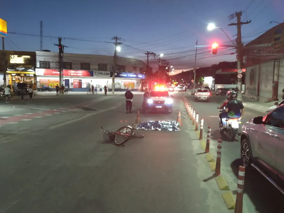 Ciclista morreu ainda no local