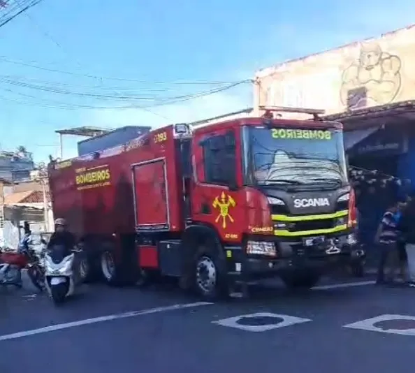 Segundo bombeiros, fogo foi contido ainda pela manhã; vítima não resistiu