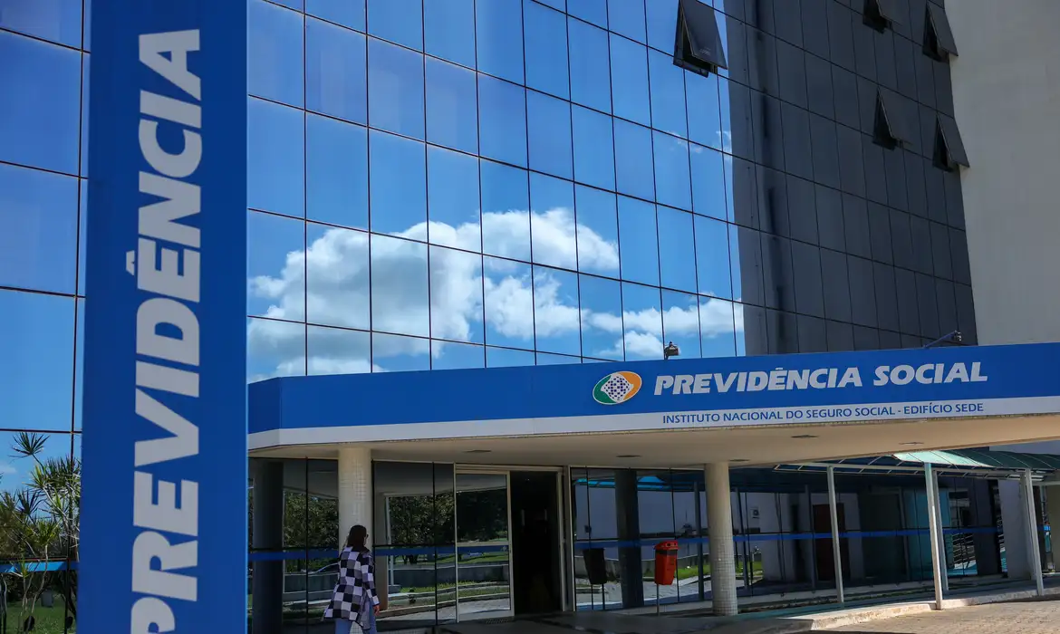 Anunciada nesta quinta-feira (21), a decisão foi motivada por repetidas reclamações de aposentados e pensionistas