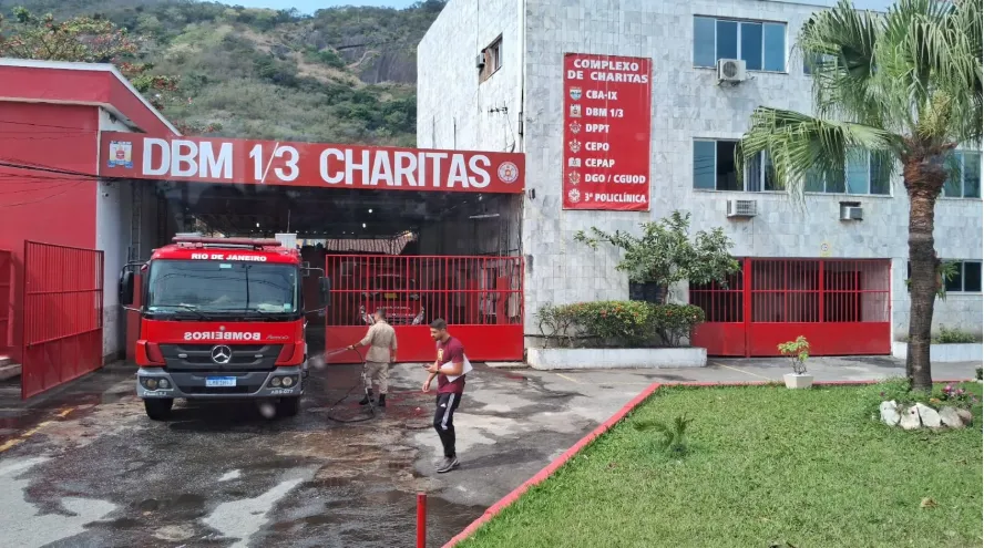 Quartel do Corpo de Bombeiros de Charitas foi acionado para o caso