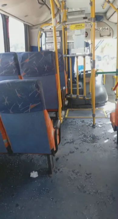 O idoso foi baleado dentro de ônibus na BR-101
