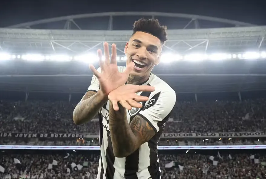 Igor Jesus caiu nas graças do torcedor Alvinegro em apenas um ano de clube