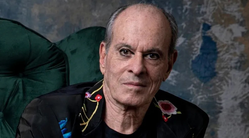 O enredo celebra um dos mais importantes cantores da MPB