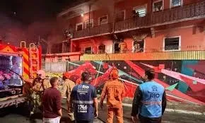O incêndio deixou cinco pessoas feridas e aproximadamente 40 desabrigadas