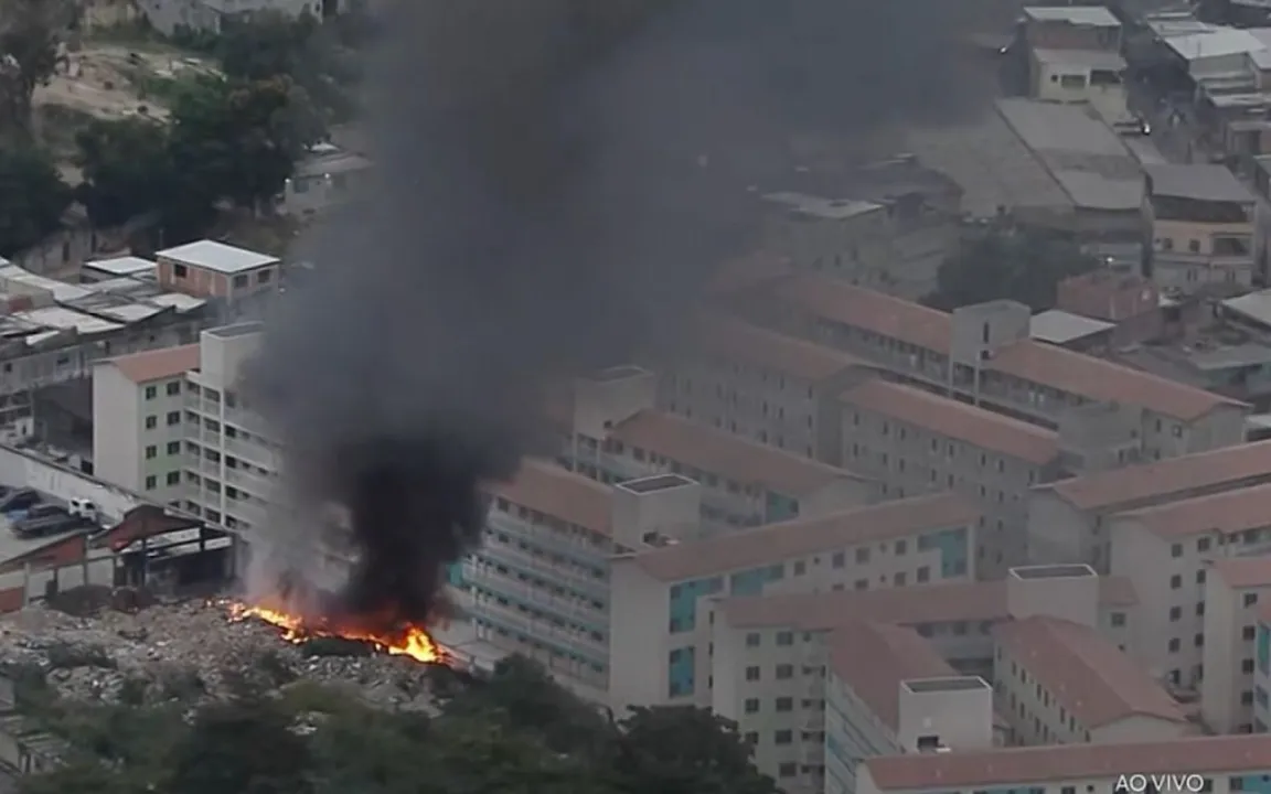 O incêndio foi controlado às 8h30