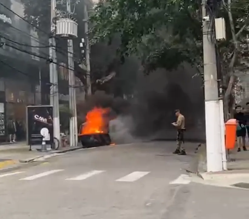 Incêndio começou por volta das 13 horas desta terça-feira (26)