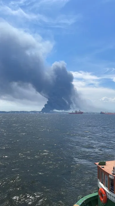 A fábrica atingida pelo incêndio fica nas proximidades do Aeroporto Internacional Tom Jobim