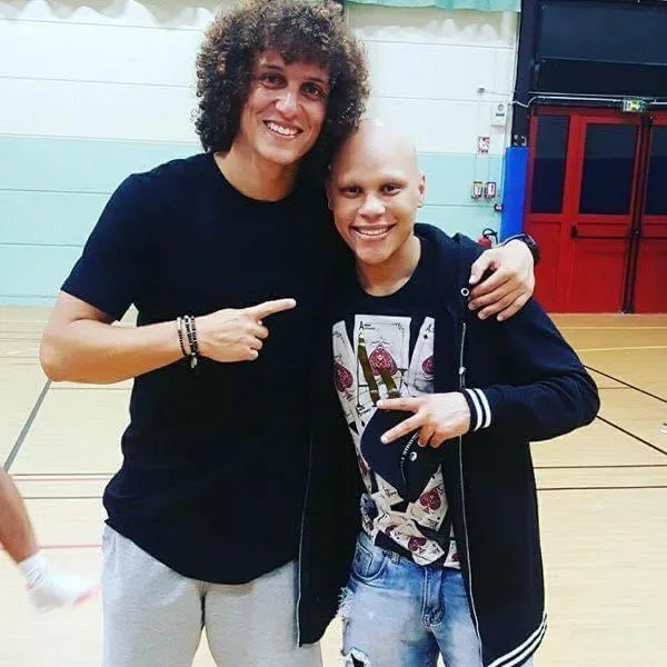 Davi Luiz foi um dos jogadores que incentivou João Luka em sua recuperação