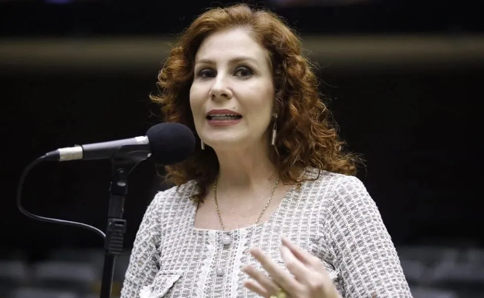 Carla Zambelli tem nome incluído em lista de difusão vermelha da Interpol