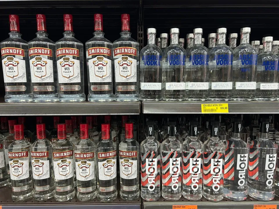 A principal medida de prevenção é garantir que as bebidas sejam de origem confiável