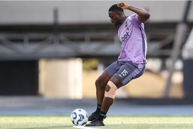 Jeffinho desfalca o Botafogo na Copa do Mundo de Clubes
