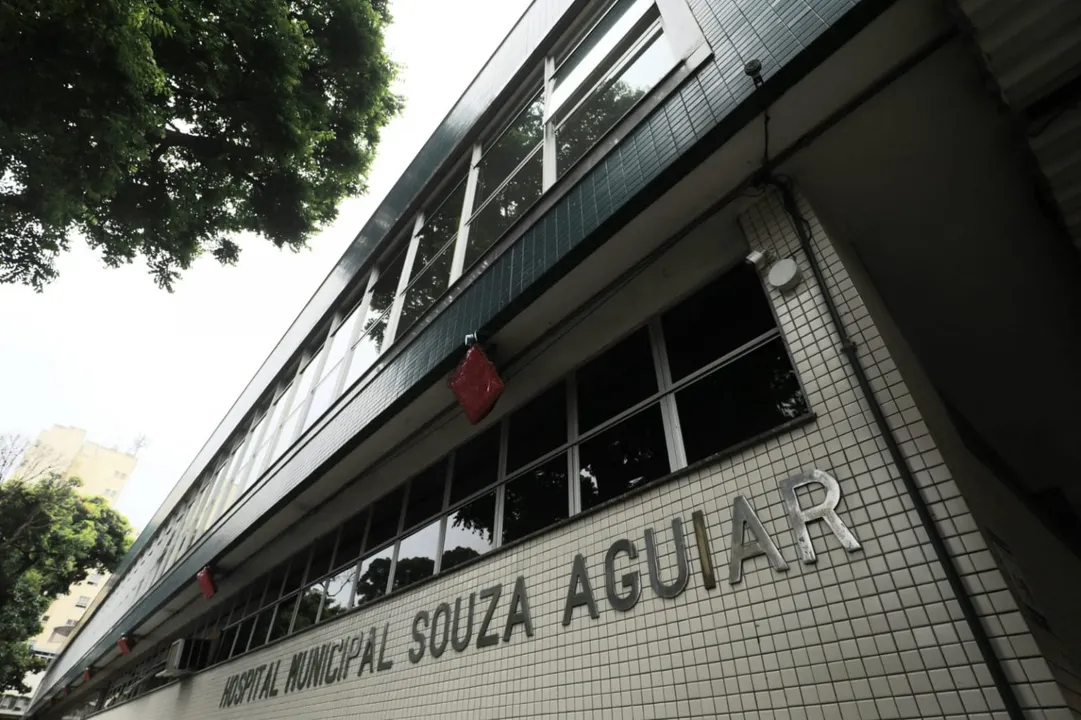 A jovem foi socorrida ao Hospital Souza Aguiar