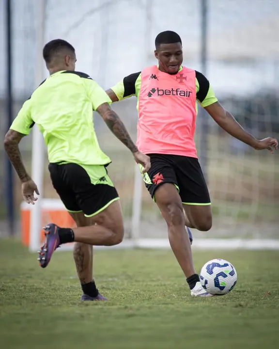 Leandrinho fica no Vasco mira a Copa do Mundo Sub-20