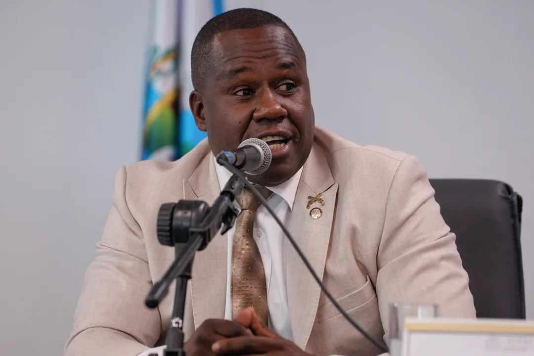 Estabelecimentos comerciais do entorno do Maracanã terão de se adaptar à nova lei sobre garrafas de vidro.