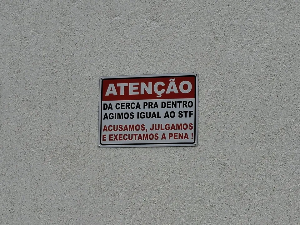 Líder do esquema é preso em casa com placas ameaçadoras em São Gonçalo