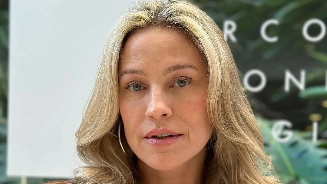 Luana Piovani briga com passageiro em voo