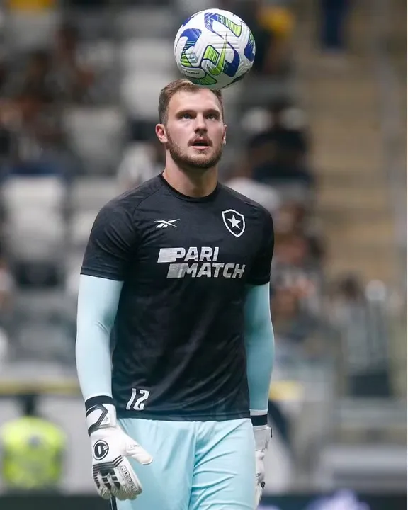 Lucas Perri entra na justiça contra o Botafogo