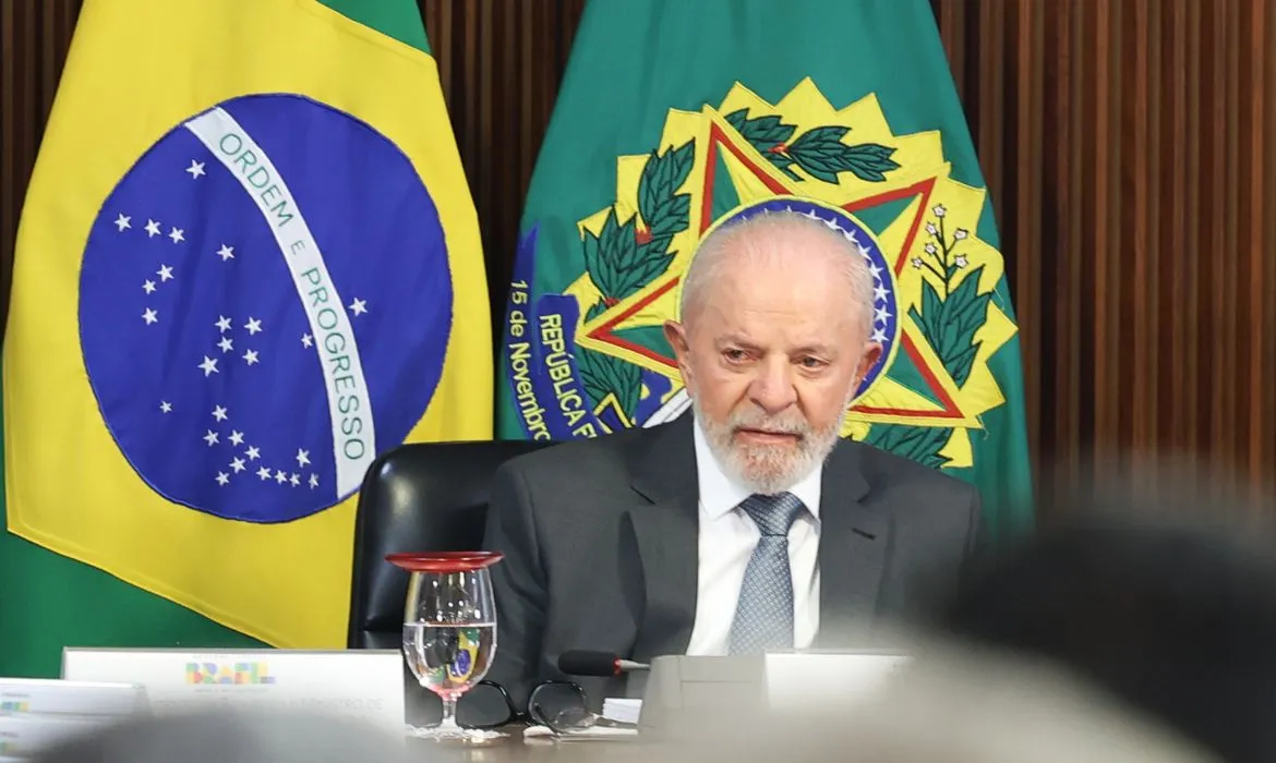 Lula foi submetido a uma cirurgia de emergência