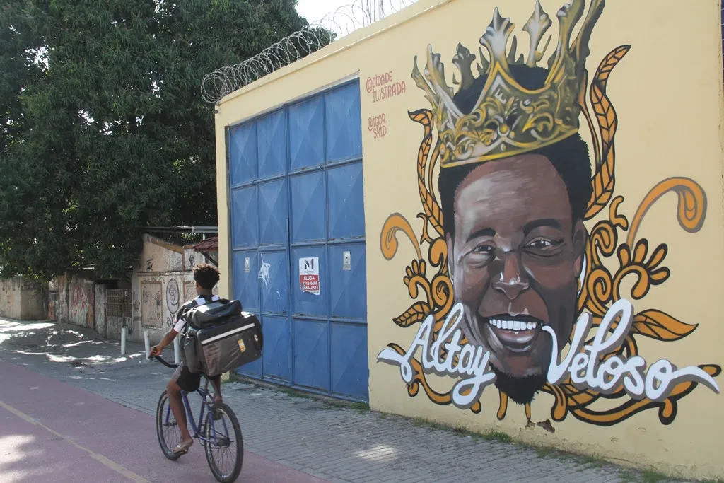 O painel foi criado pelo artista Igor Skid e integra a galeria a céu aberto que vem sendo construída desde o lançamento do Cidade Ilustrada