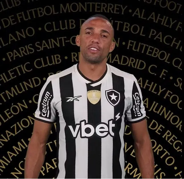 Marçal retornou ao Botafogo, mas ainda não foi anunciado pelo clube