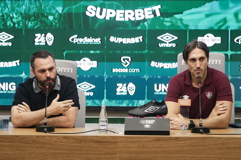 Mário Bittencourt em coletiva de apresentação de Luis Zubeldía, novo técnico do Fluminense