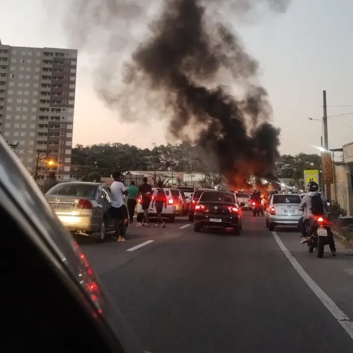 Trânsito ficou complicado na região durante o protesto