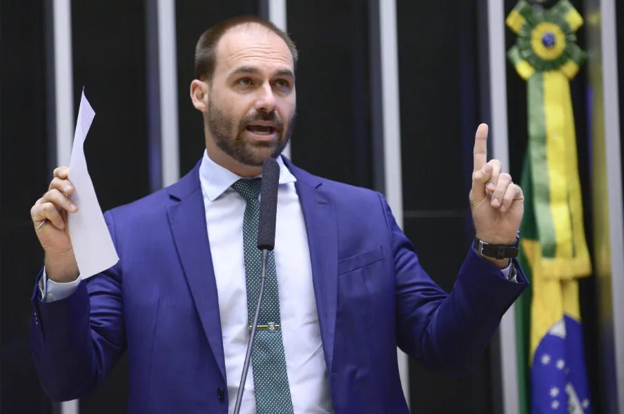 Eduardo Bolsonaro busca, junto a autoridades americanas, sanções contra o judiciário brasileiro