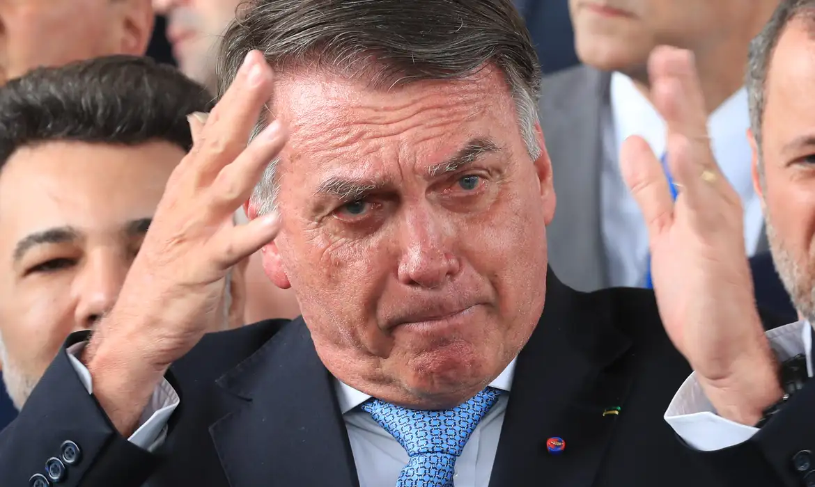 Ex-presidente cumpre prisão domiciliar em Brasília