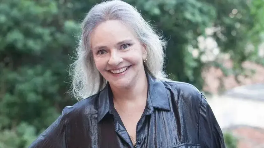 O grande auge da carreira da cantora foi vivido nos anos 80, década em que lançou os álbuns "Só nos resta viver" (1980), "Escândalo!" (1981), "A vida é mesmo assim" (1984) e "Eu desatino" (1985