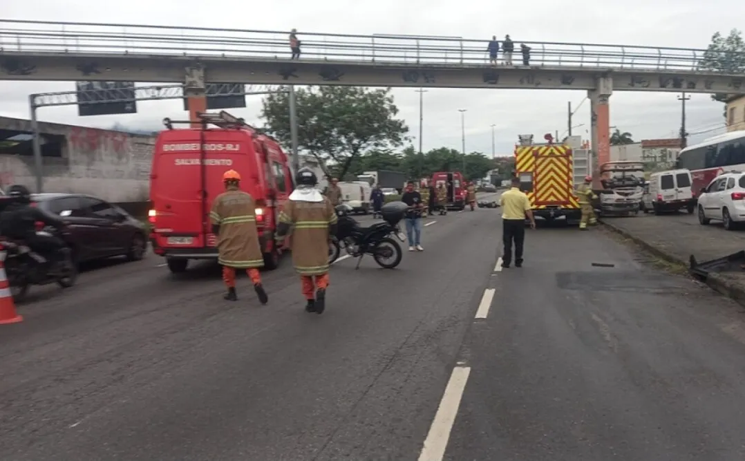 Pista sentido Zona Oeste foi parcialmente interditada após acidente que causou morte de motociclista