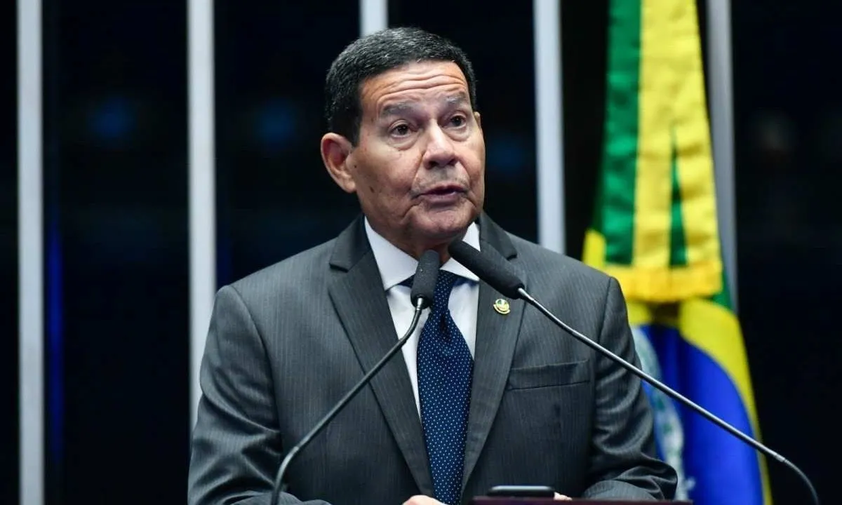 Mourão se manifestou contrário à prisão de Braga Netto