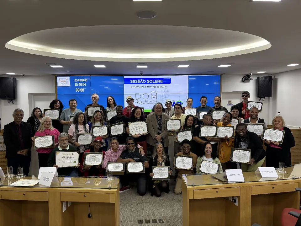 43 membros do Coletivo Cultural Internacional receberam moções de aplausos