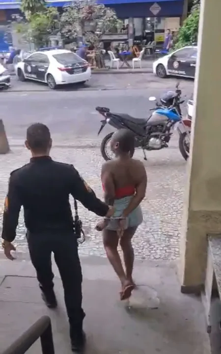 Mulher agrediu o filho, provocando diversos ferimentos