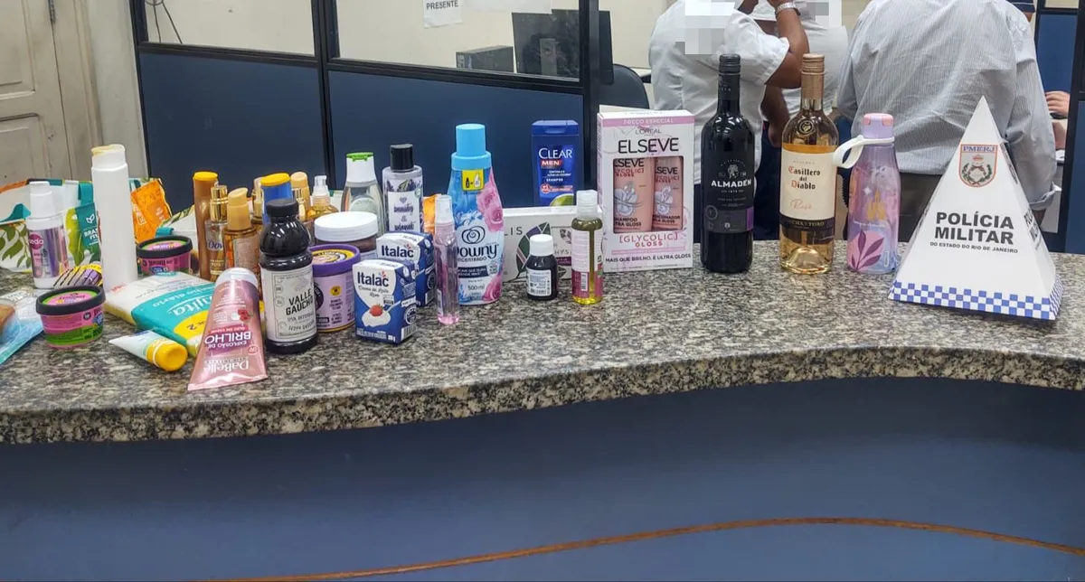 A mulher foi acusada de furtar 41 mercadorias entre produtos de higiene e perecíveis