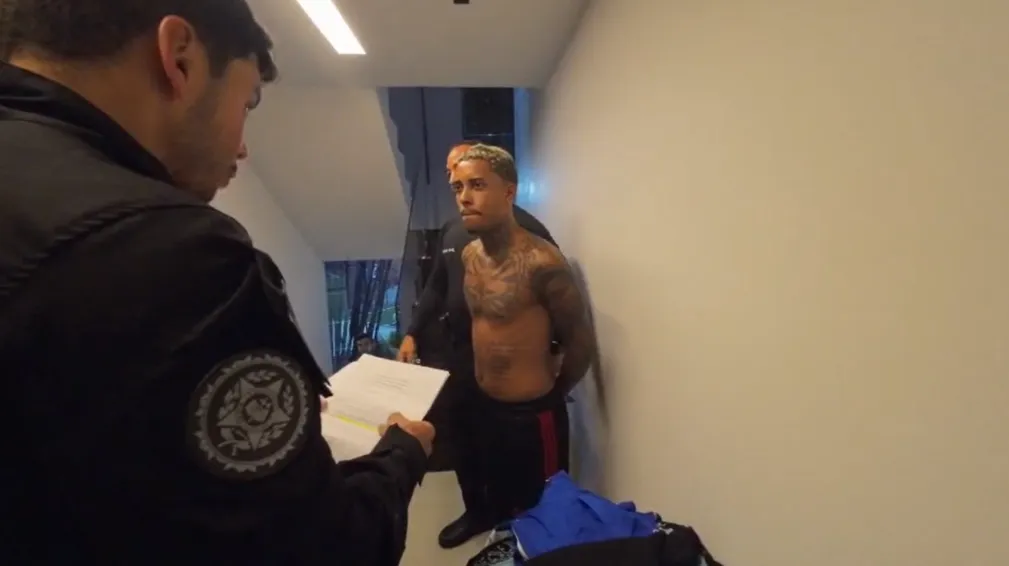 De acordo com o delegado Felipe Curi, as músicas do MC são um “instrumento de propaganda do Comando Vermelho”