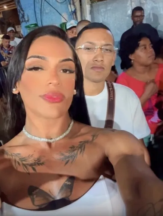 Samara Mapoua e o marido, Pedro Henrique, na madrugada deste sábado (30)