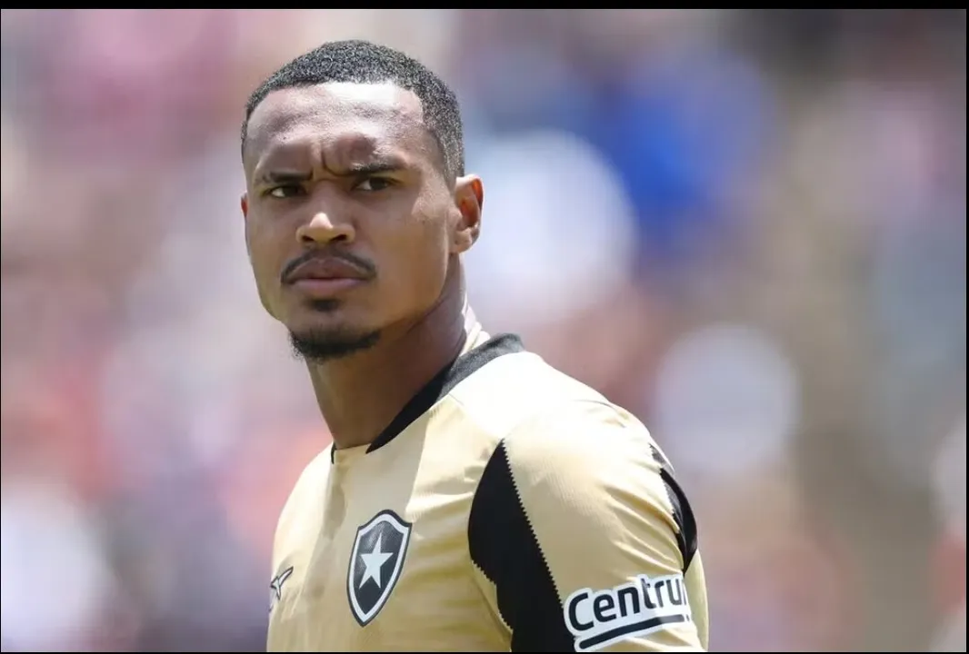 Negociação com West Ham cai e John segue no Botafogo