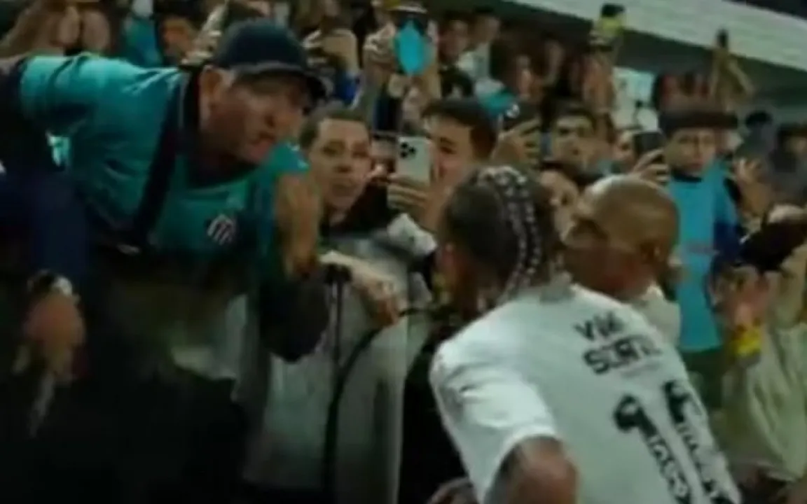 Durante a partida Neymar já havia discutido com alguém
