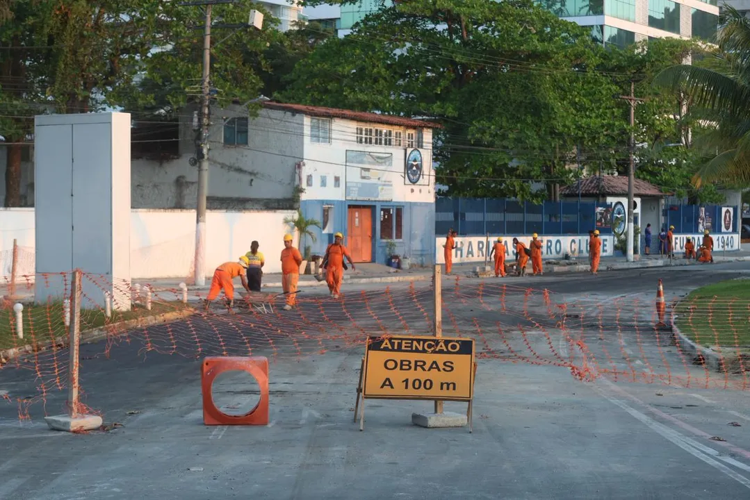 As pistas estavam interditadas para a execução do segundo trecho da macrodrenagem da bacia hidrográfica de Charitas